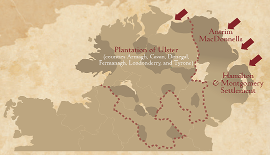 Source : The Scots in Ulster, publié en 2008 par l’Ulster Historical Foundation, en collaboration avec l’Ulster-Scots Agency et Tourism Ireland. Les zones en marron foncé correspondent aux terres initialement attribuées aux Ecossais par la Couronne lors de la « Plantation » ou acquises par des propriétaires écossais privés (l’Antrim et le Down). Les autres terres saisies par la Couronne en 1607 (à l’intérieur de la ligne en pointillé) ont été données à des propriétaires anglais, à certains Irlandais restés « loyaux » à la Couronne et à des institutions telles que l’Église d’Irlande (anglicane) ou Trinity College, Dublin8.