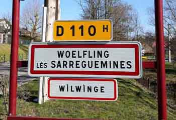 Fig. 10 : Panneau d’entrée en agglomération à Woelfling.