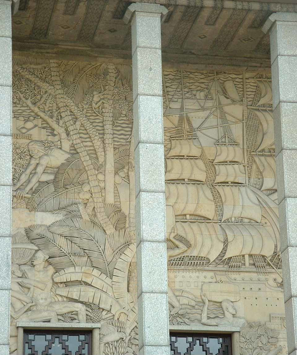 Détail de la façade à bas-reliefs d’Alfred Janniot.