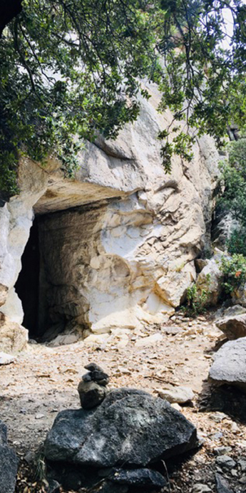 Fig. 2b. Entrée de la Chambre des certitudes de Wolfgang Laib.