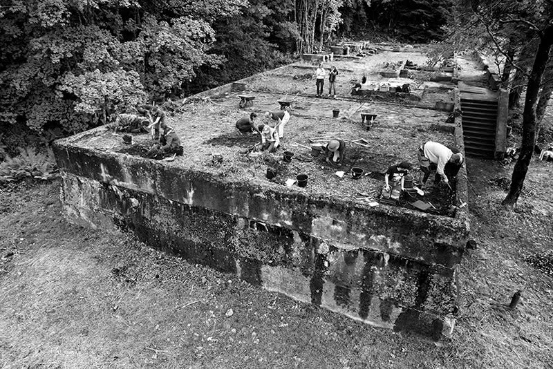 Figure 6c : Fouille en cours au premier étage de la forge côté nord-ouest
