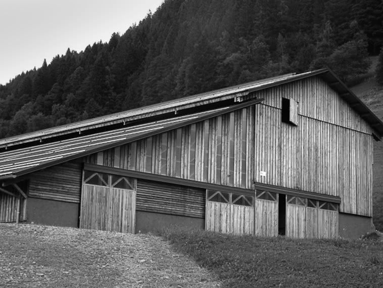 Figure 5 : Un bâtiment agricole récent sur la commune de Beaufort. Il a été construit en dehors du village