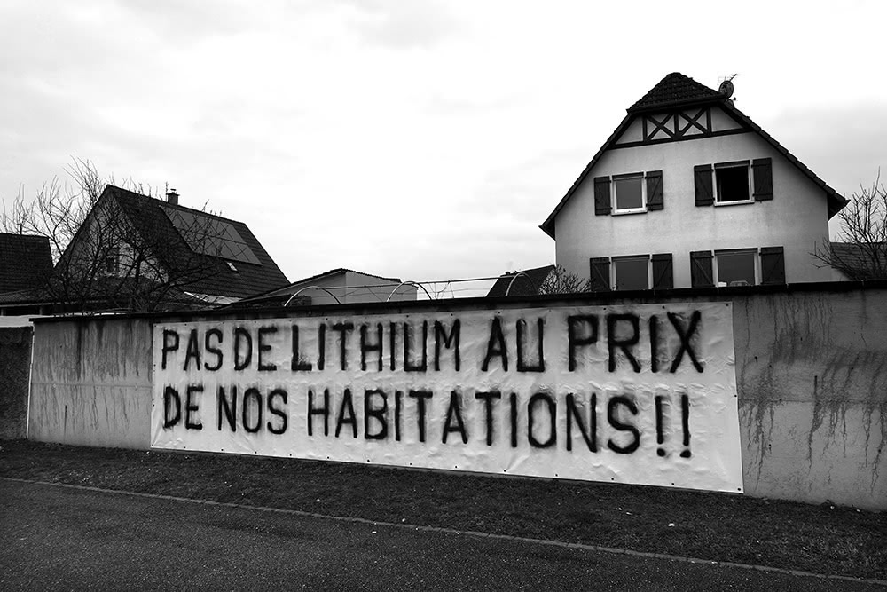 Figure 2 : Banderole contre un projet de forage exploratoire de la compagnie Lithium de France, à Soufflenheim (Bas-Rhin)
